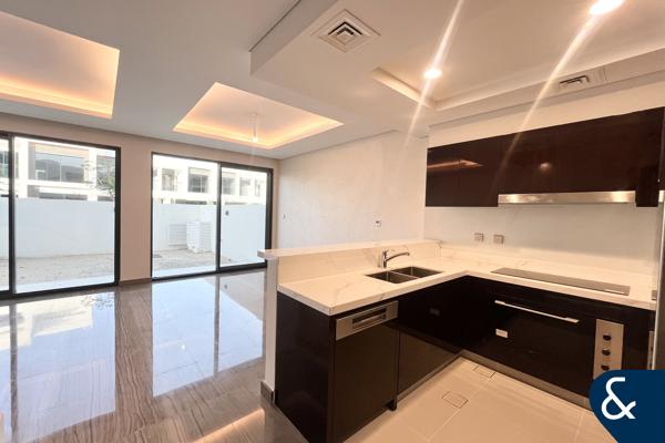 Single Row | Handed over | Close to Pool