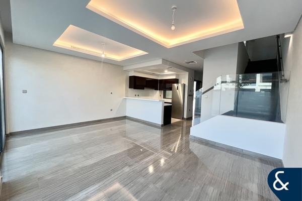 Single Row | Handed over | Close to Pool