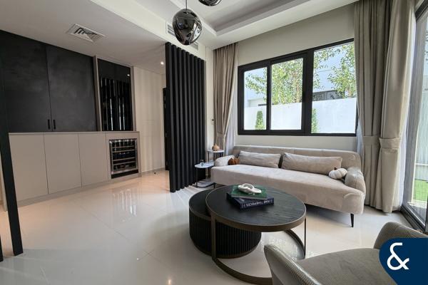 Corner unit | Upgraded | Vacant on transfer