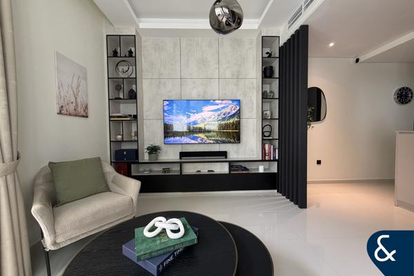 Corner unit | Upgraded | Vacant on transfer