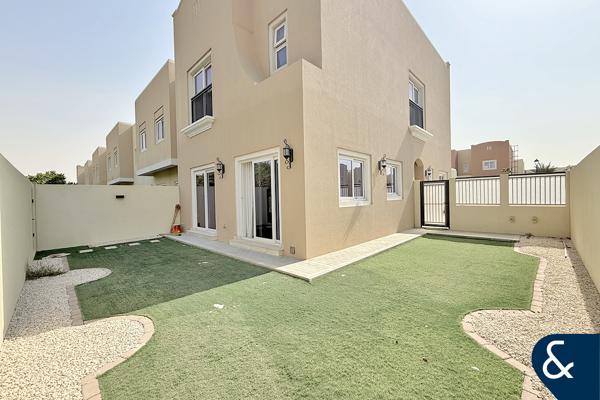 Single Row | Corner Unit | Four Bed + Maid