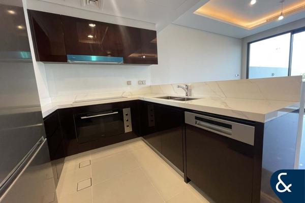 Golf & Lake View | Brand New | Close To Trump