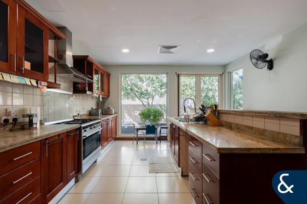 Incredible Deal | Walk To Golf Club | Vacant