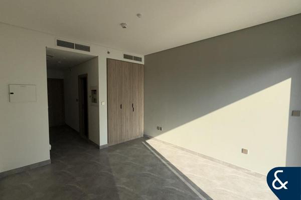 Studio | Unfurnished | Canal View