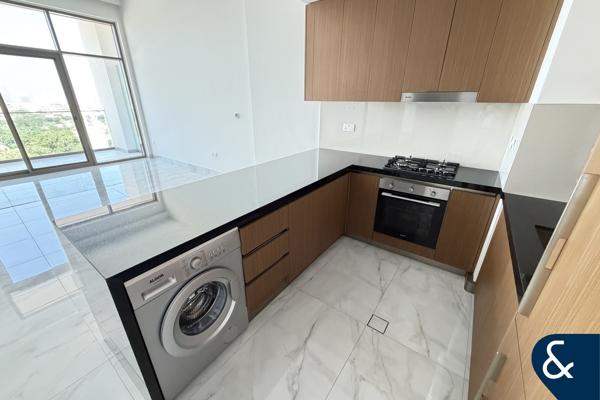 Bright Top Floor | Scenic View | 1 Bed