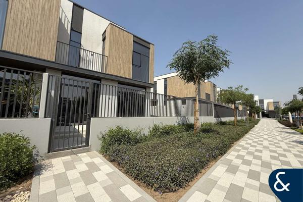 Park Facing | AR 2 | Corner Unit | Big Plot