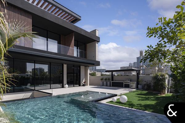 One Of A Kind Custom Build Villa With Basement