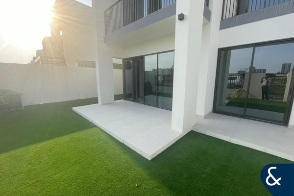 Single Row | Close to Pool | Open Plan