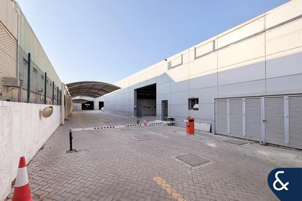 Road Facing | Fully Fitted Garage | Vacant