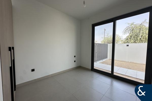 Single Row | Light Wood Style | Available