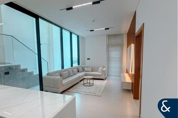 Private Pool |Modern | Luxurious | Furnished