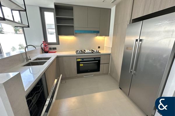 KITCHEN APPLIANCES | LANDSCAPED | VACANT