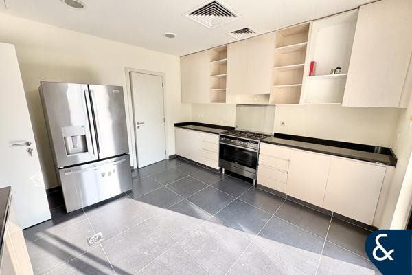 Vacant | Single Row | 5 Bedroom + Maids