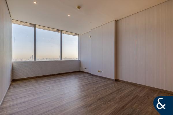 1 Bed | Upgraded | High Floor | Vacant