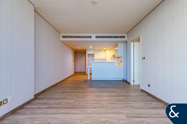 1 Bed | Upgraded | High Floor | Vacant