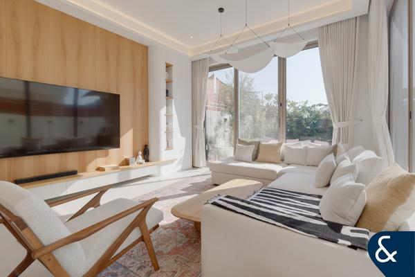 4-Bed Townhouse | Private Pool | Upgraded