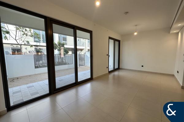 LIGHT WOOD | CLOSE TO AMENITIES | VACANT