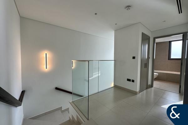 LIGHT WOOD | CLOSE TO AMENITIES | VACANT