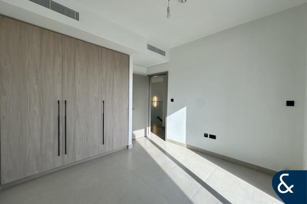 LIGHT WOOD | CLOSE TO AMENITIES | VACANT