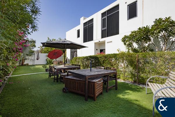 6 B+M | PARK/POOL BACKING | LARGE PLOT | VOT