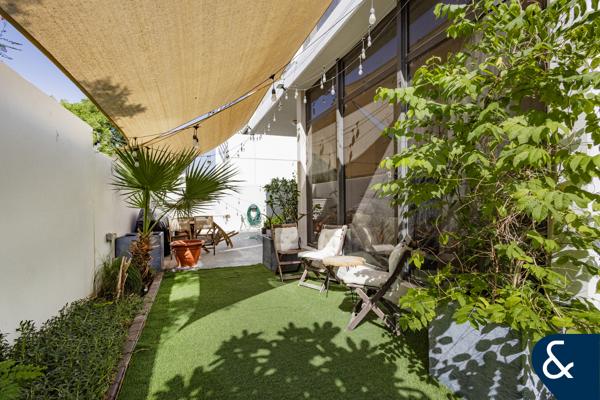 6 B+M | PARK/POOL BACKING | LARGE PLOT | VOT