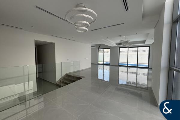 Modern | Large Layout | Closed Kitchen