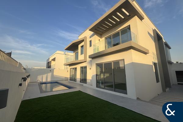 Modern | Large Layout | Closed Kitchen