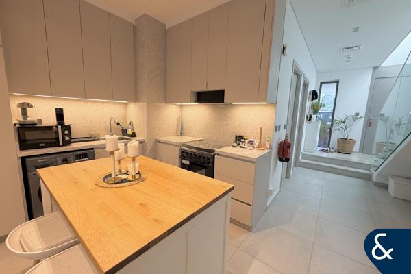 Modern Townhouse | 2 Beds + Maids | Rented