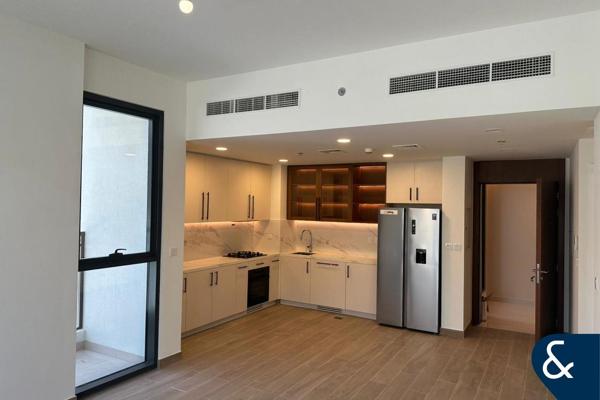 Corner 2 Bedroom | Modern | Available Now