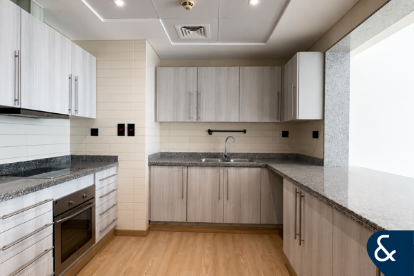 EXCLUSIVE I Vacant on transfer I Low floor