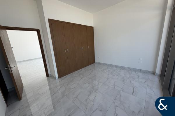 One Bedroom | Corner Unit | Flexible Cheques