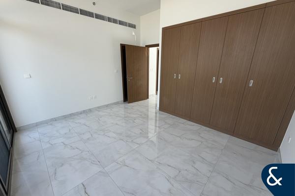 One Bedroom | Corner Unit | Flexible Cheques