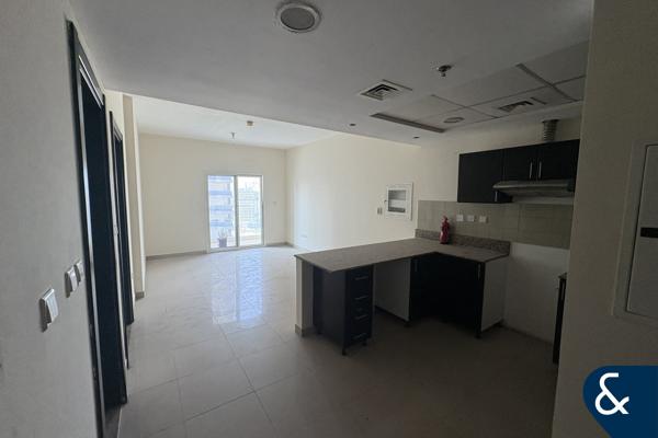 High floor | Vacant | Spacious layout