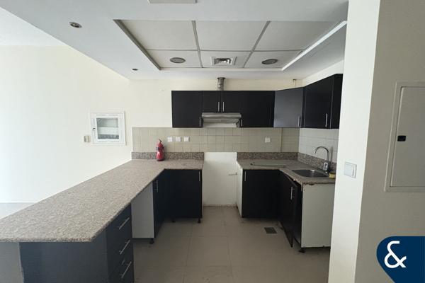 High floor | Vacant | Spacious layout