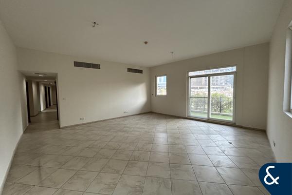 Three Bedroom I Vacant Now I 2412 Sqft