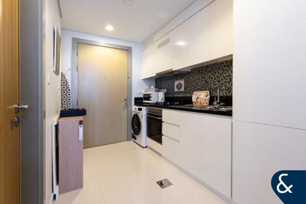 Studio | City View | Modern | One Bathroom