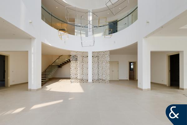 Fully Upgraded | 6 Bedroom Beachfront Villa