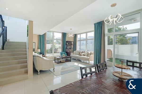 Corner Single Row | Pool & Park Backing | VOT