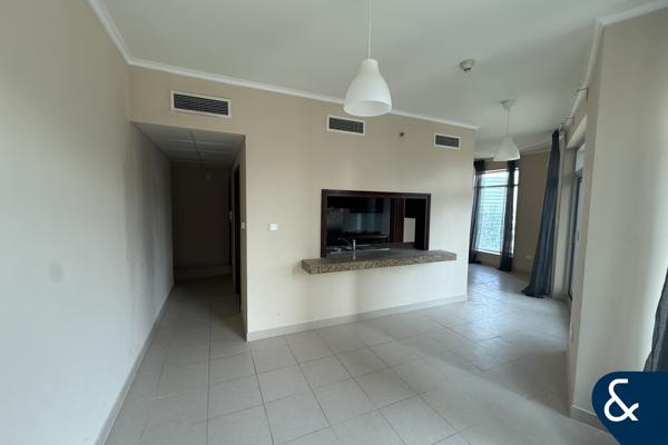 Vacant | Mid Floor | Separate Dining Area