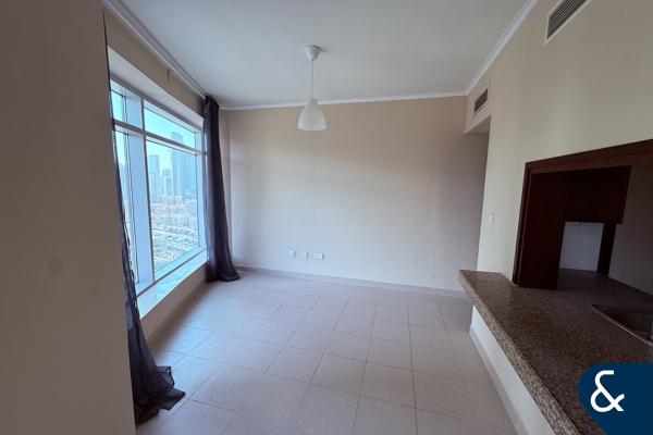 Vacant | Mid Floor | Separate Dining Area