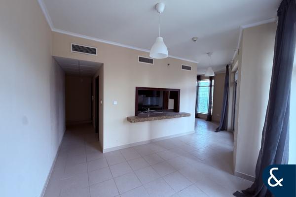 Vacant | Mid Floor | Separate Dining Area