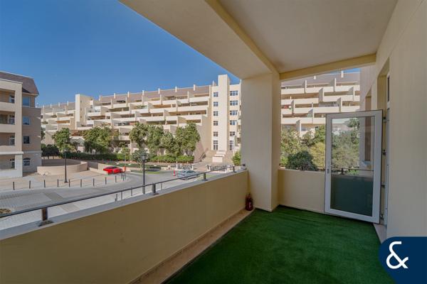 One Bed + Study | Fully Upgraded | Corner