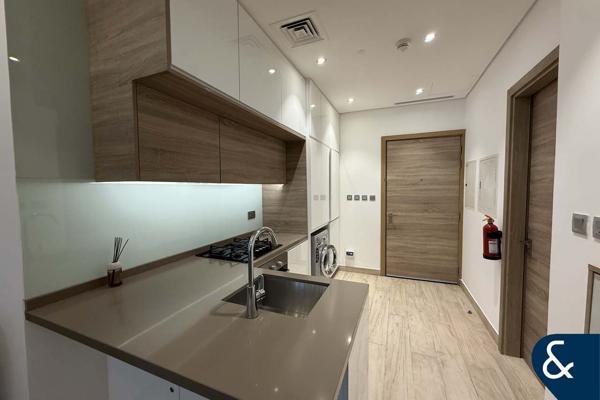 1 Bed | Upgraded | Biggest Layout | Furnished