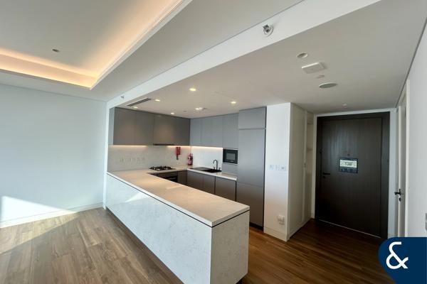 Vacant on transfer | High floor | Luxury