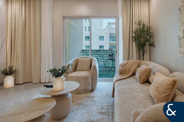 Modern 1 Bed | Fully Upgraded | Furnished