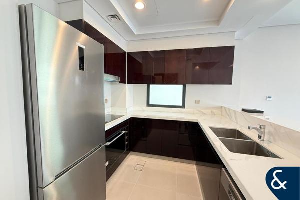 Large Corner Plot | Vacant | Single Row