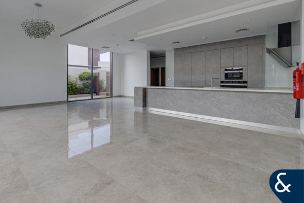 Fully Upgraded Turnkey Vacant Twin Villa