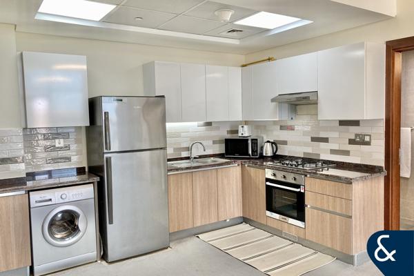 Spacious 1 Bed | V.O.T | Close to Metro