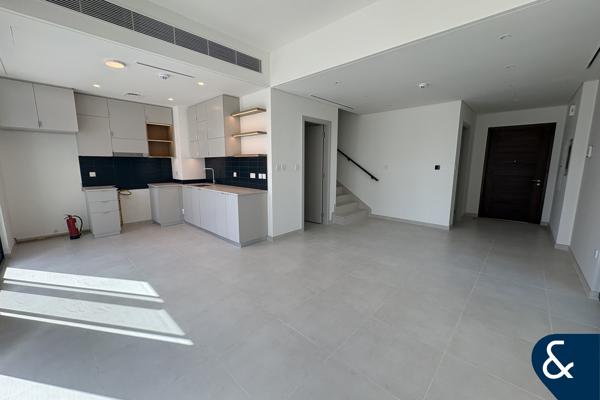 Corner Unit I Three bedrooms I Maids room