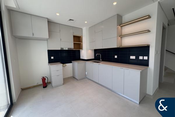 Corner Unit I Three bedrooms I Maids room